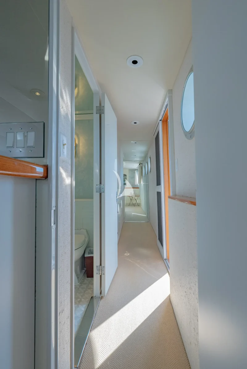 Companionway Forward