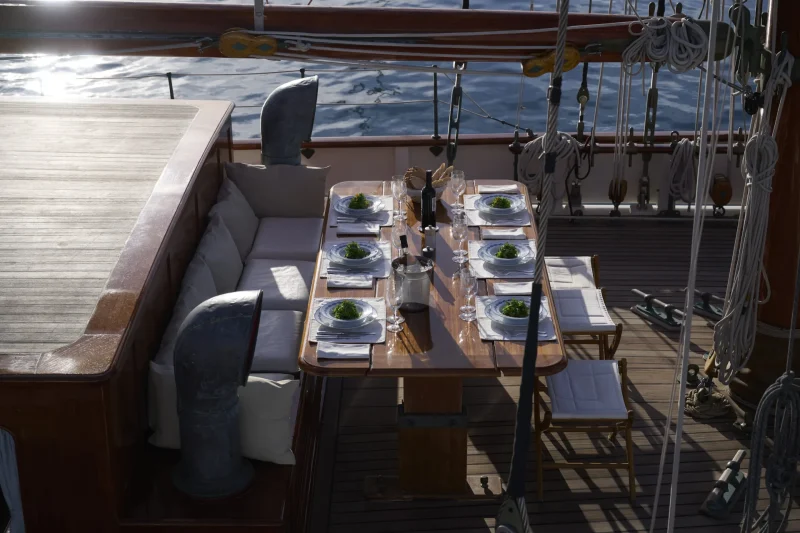 Black Swan - deck dining setup