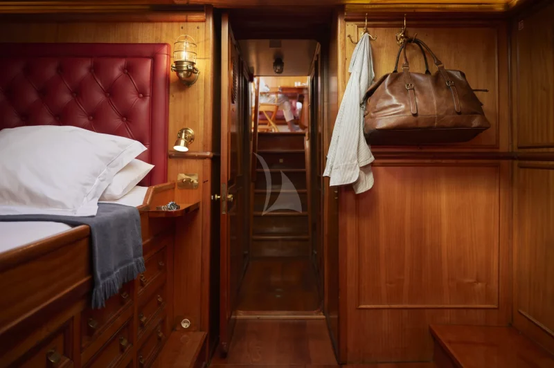 Black Swan - master cabin