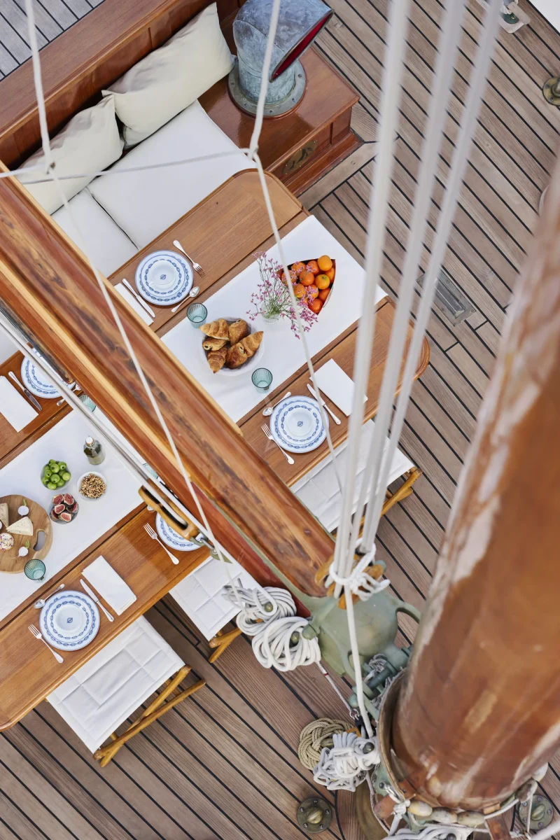 Black Swan - deck dining setup