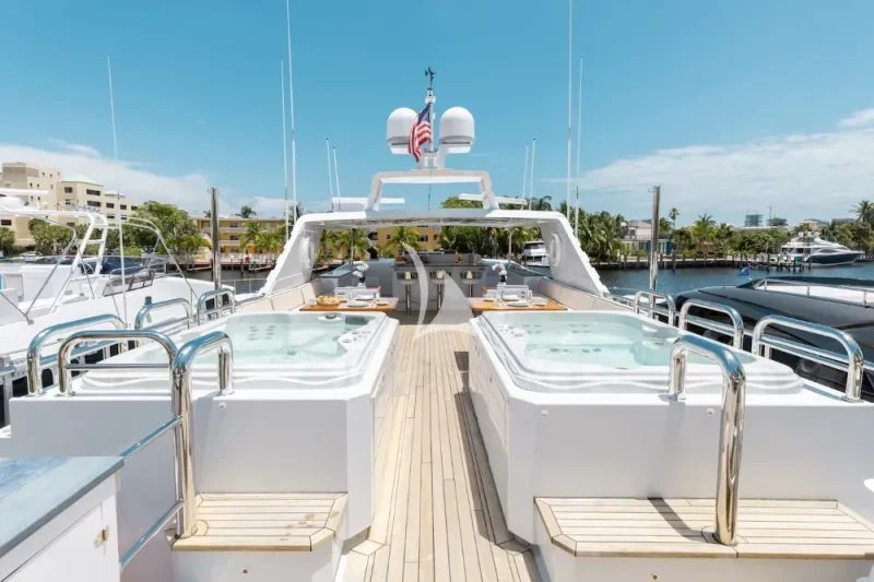 Flybridge Jacuzzi's