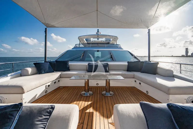 Foredeck seating
