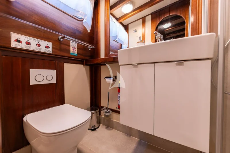 Angelica's en-suite