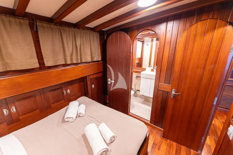 Angelica's double en-suite