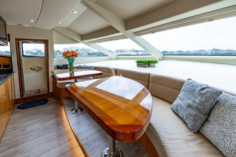 GALLEY DINETTE