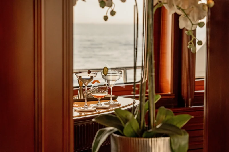 Main deck bar details