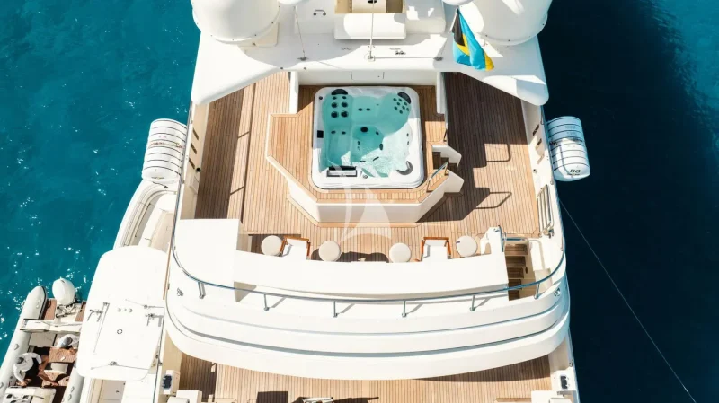 Deck Jacuzzi
