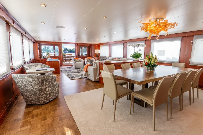 Salon & Dining