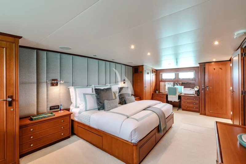 VIP Stateroom - King-sized Bed