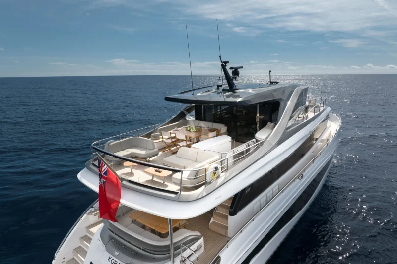 M/Y KORA - Flybridge Seating & Dining