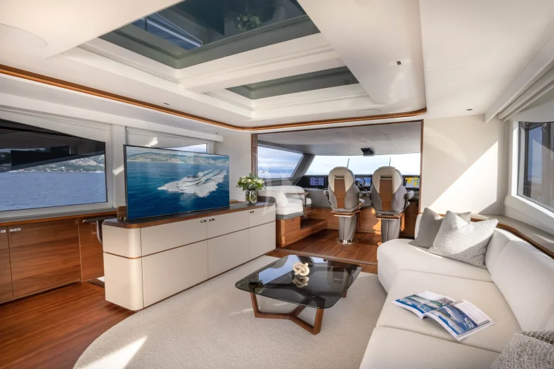 M/Y KORA Upper Deck / Flybridge Lounge