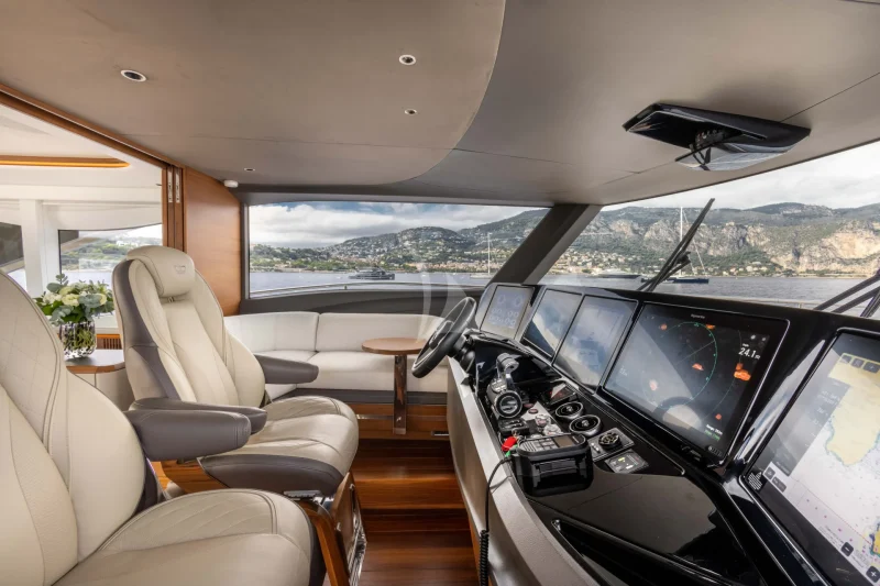 M/Y KORA Wheelhouse