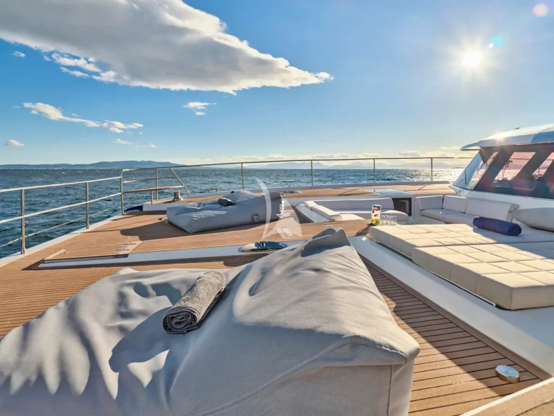 Front Deck - Jacuzzi 