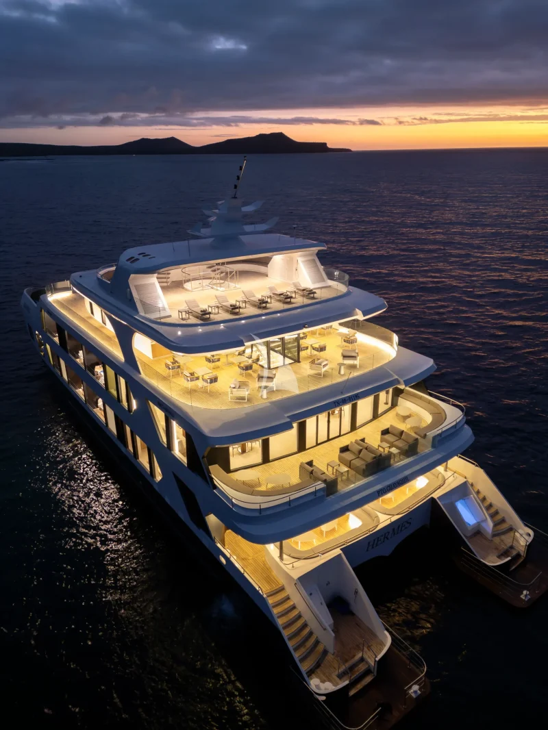 Hermes at night