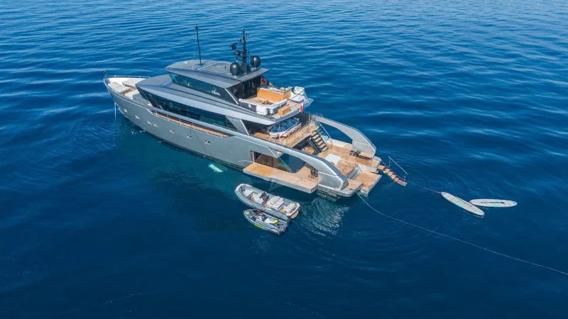 NEW YORK - AT ANCHOR WITH WATERTOYS