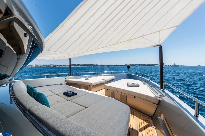 NEW YORK - FOREDECK