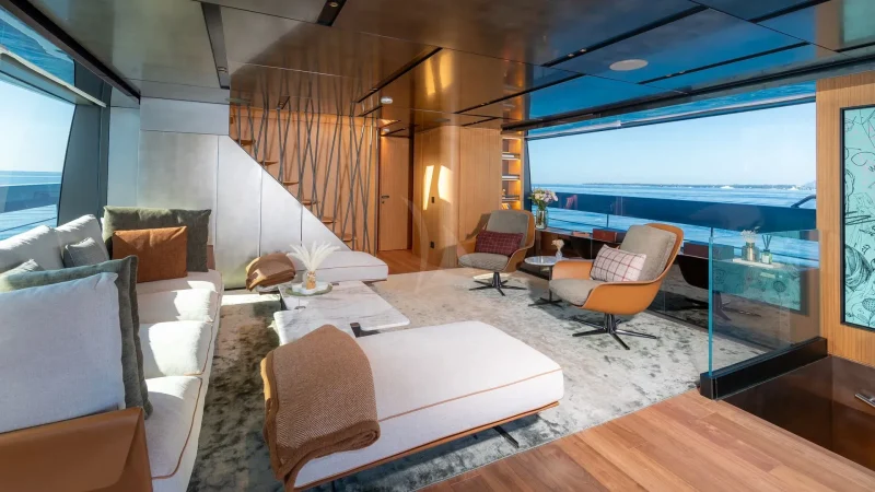 NEW YORK - MAIN DECK SALON