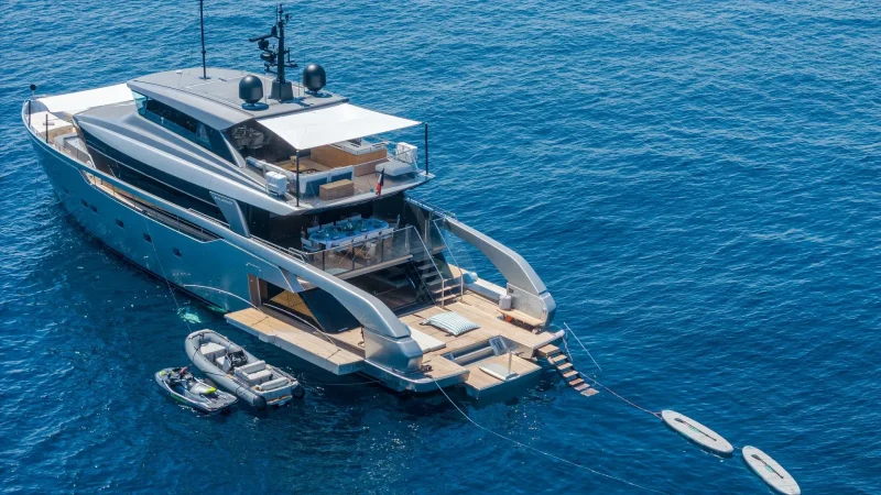 NEW YORK - AT ANCHOR WITH WATERTOYS