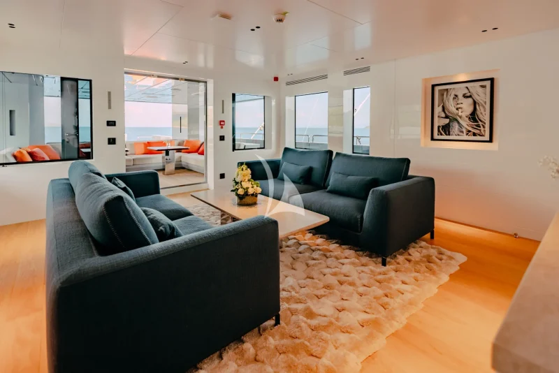 Carmen's Salon Main Deck 