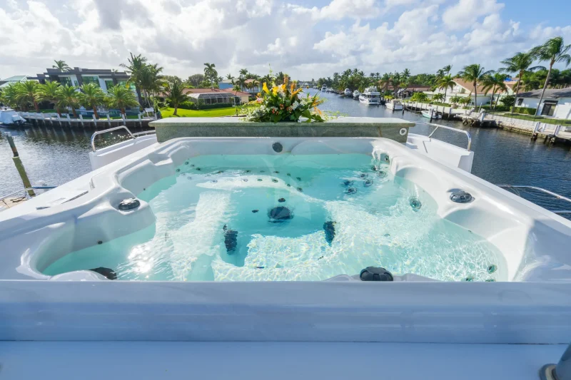 HOT TUB SUN DECK