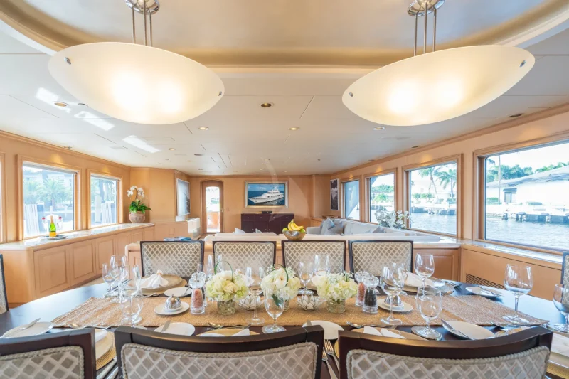 SALON DINING