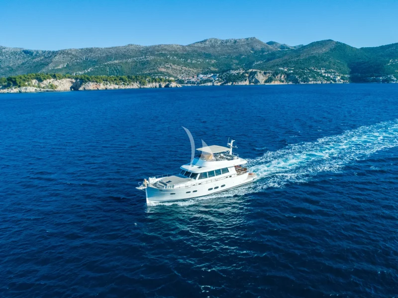 CLOUD 9 Port side view