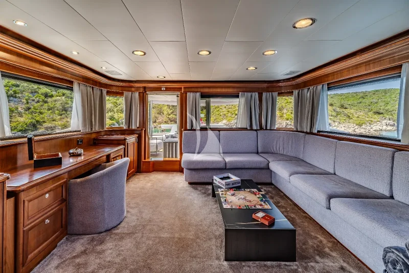 Flybridge salon