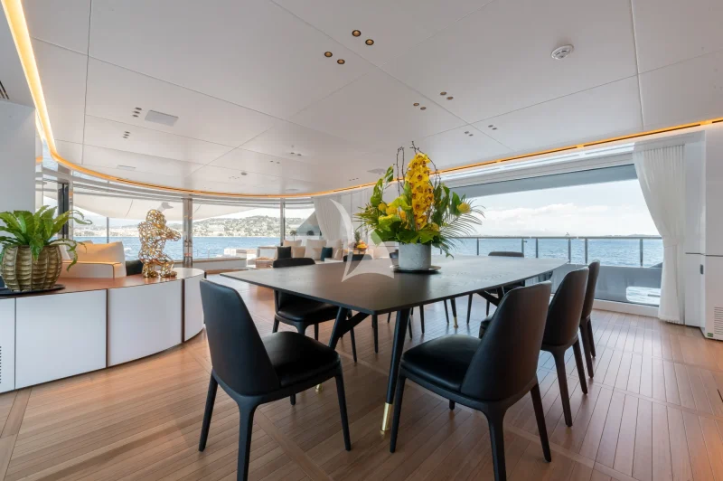 NORTHERN ESCAPE | Main Salon