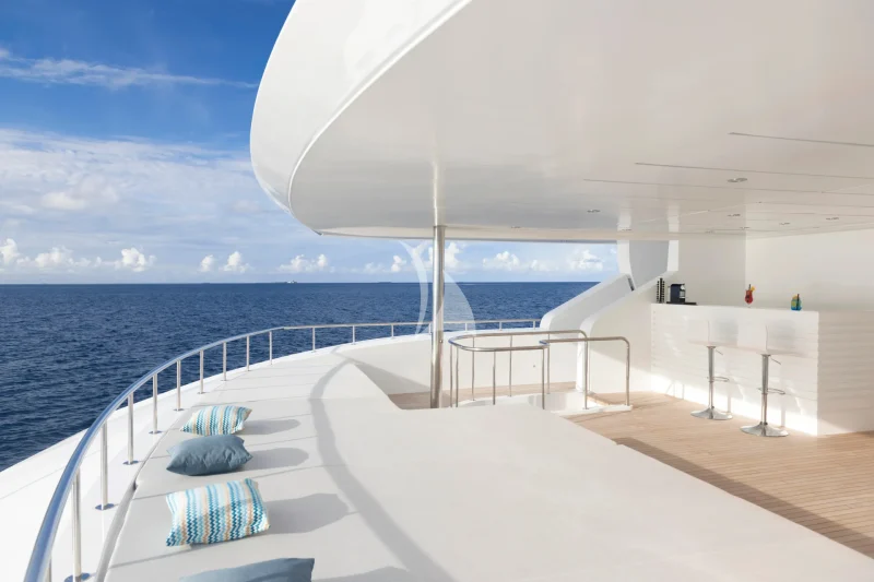 Upper deck aft lounge area & bar