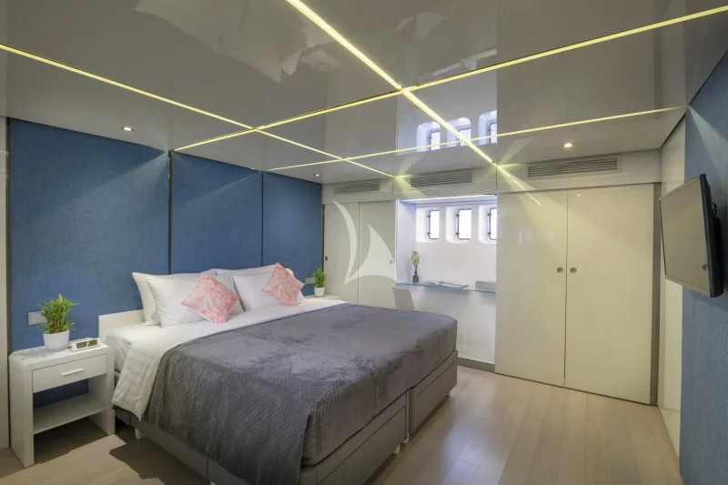 4x Convertible Double/Twin guest cabins with king size beds on lower deck