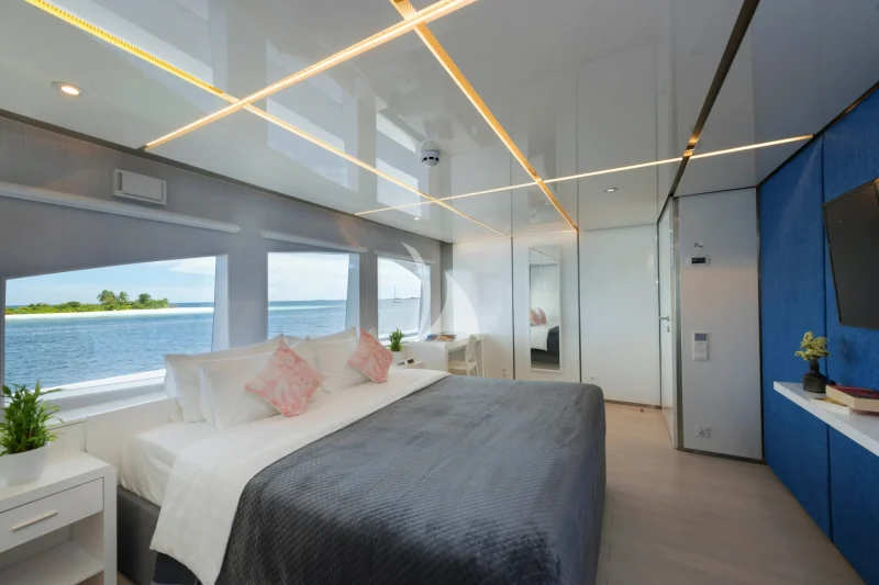 Two Master suites on the Upper deck with king size beds