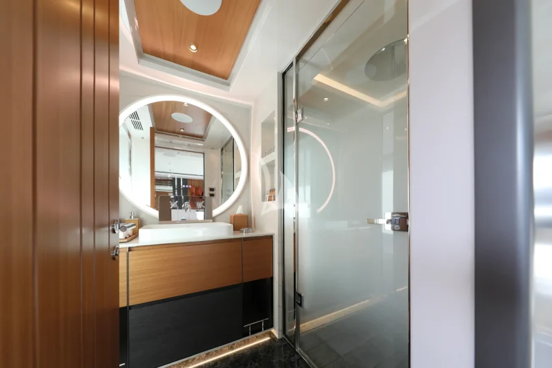 Primary Stateroom En Suite