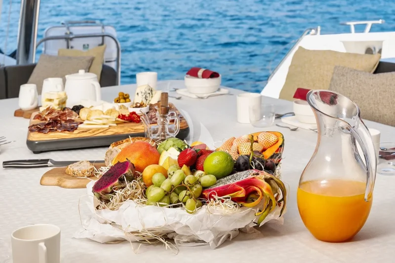ARMEN BREAKFAST TABLE