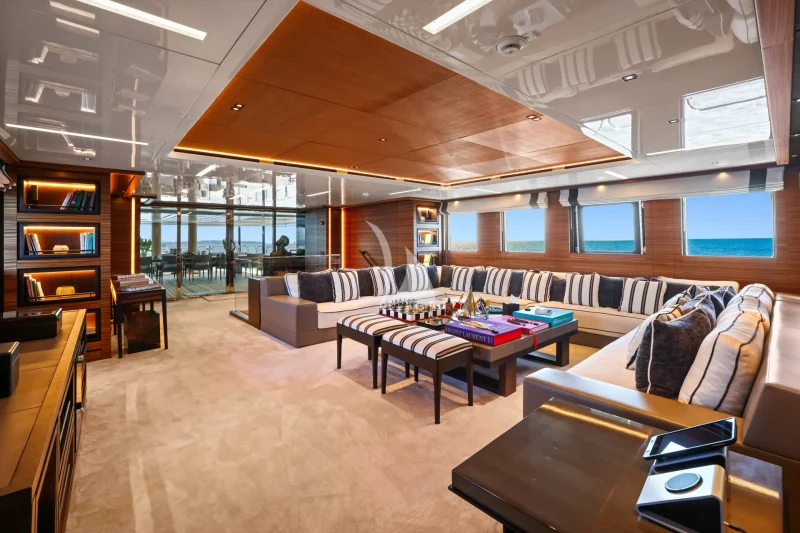 Bridge Deck: Salon