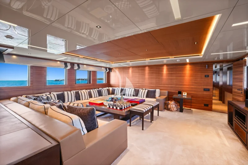 Bridge Deck: Salon