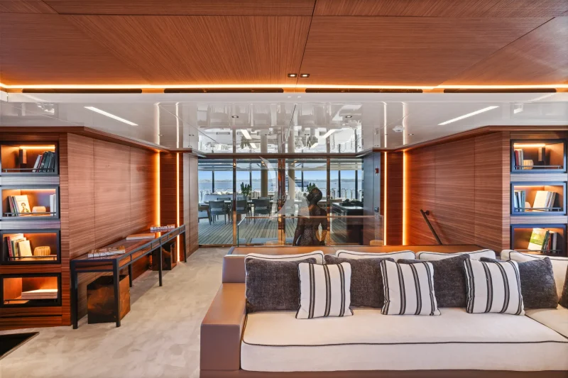Bridge Deck: Salon