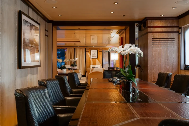 Conference/dining room