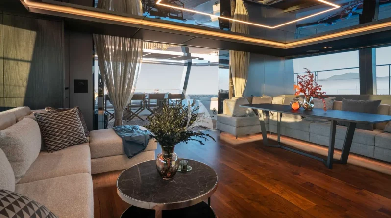 Sitting area saloon
