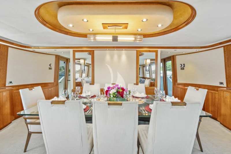 SALON DINING