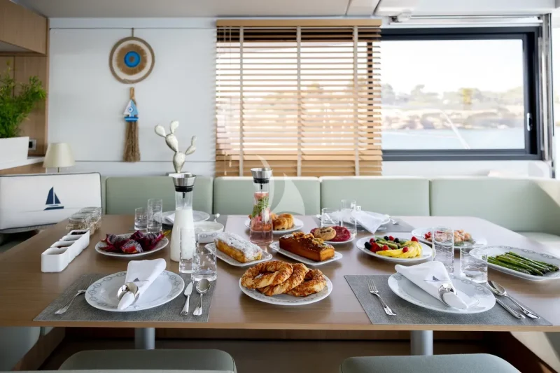 Saloon with breakfast