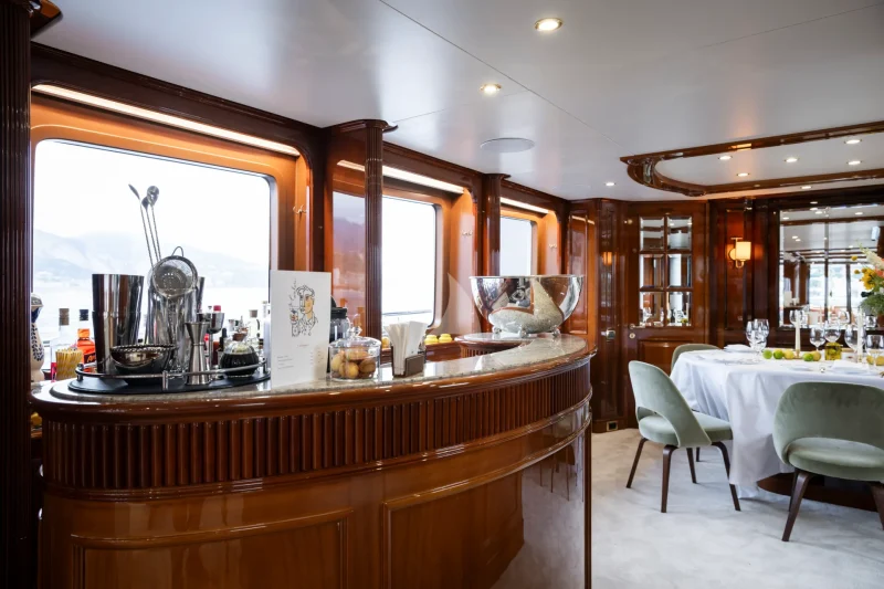 Main deck bar 