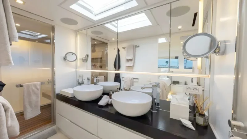 Master cabin en-suite 