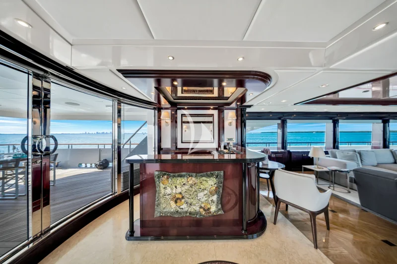 Main Salon Entry and Bar