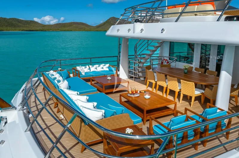 UPPER DECK AFT