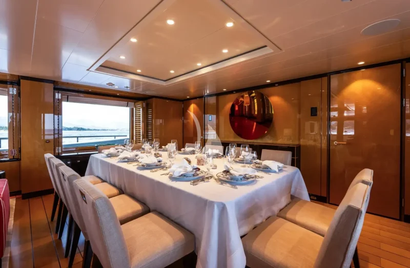 MAIN DECK DINING