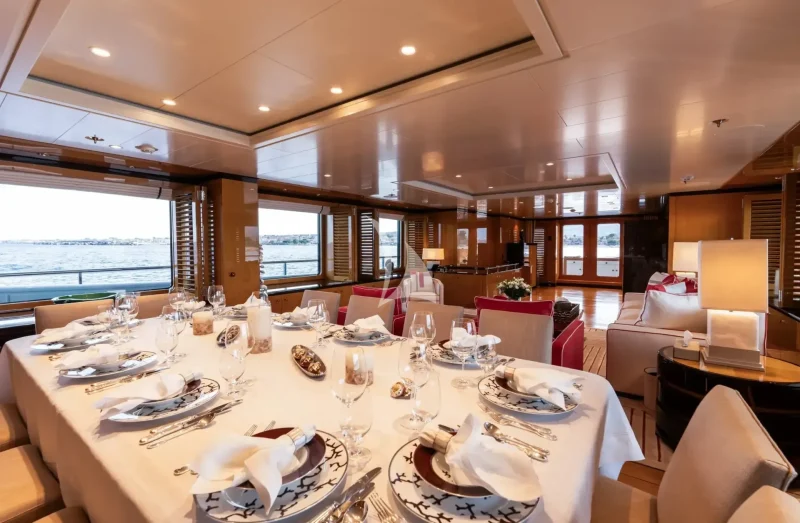 MAIN DECK DINING