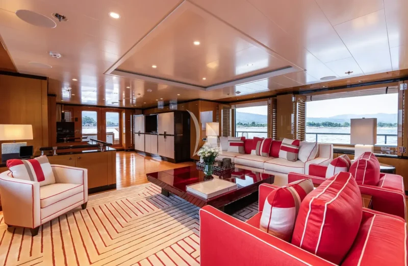 MAIN DECK LOUNGE