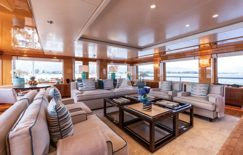 UPPER DECK LOUNGE