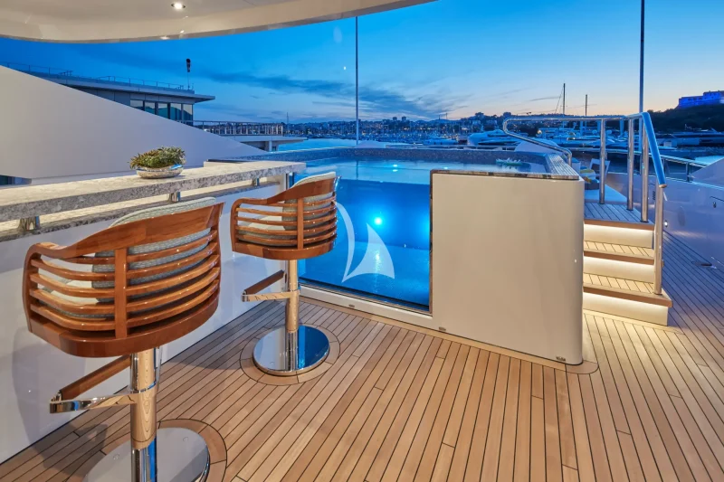 Sundeck bar