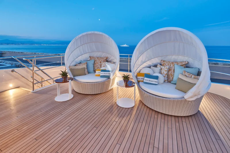 Sundeck forward lounge